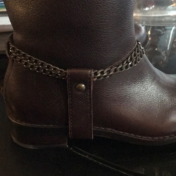 DKNY BUTTER SOFT LEATHER BOOTS - Picture 7 of 7